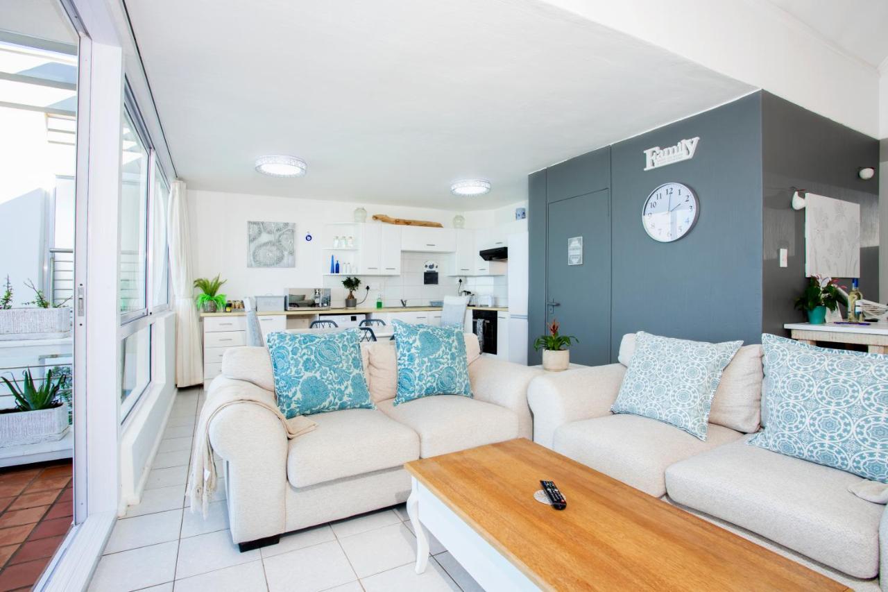 Ocean Blue At Chakas Cove, Beachfront Apartamento